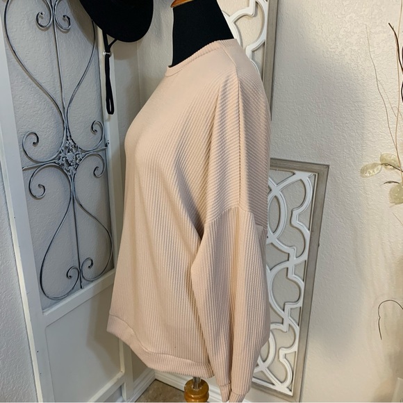 Lg design like new oversized neutral tan pullover shirt top - Picture 2 of 9